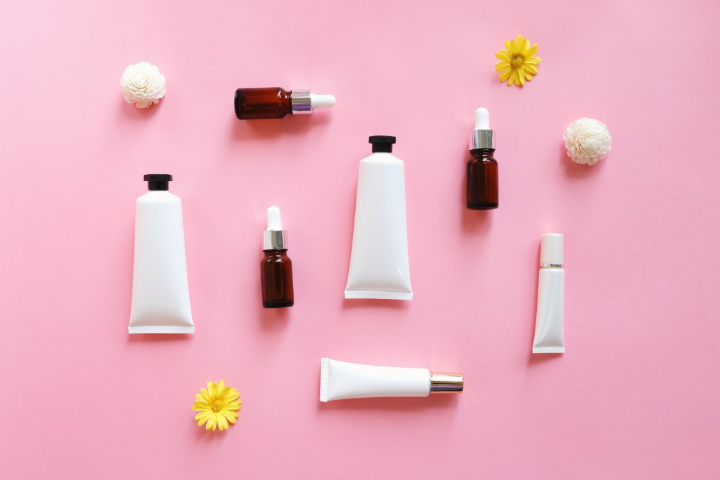 products for skincare gift ideas on a pink background